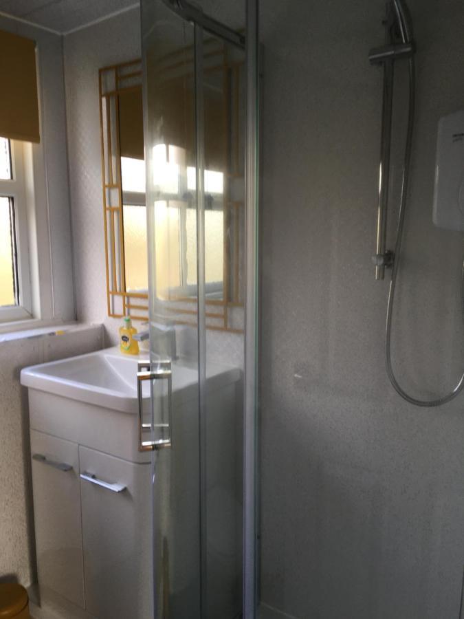 8 Sandy Bottom Sandown Bay Holiday Park, Reduced Ferry, Please Contact Us Buitenkant foto